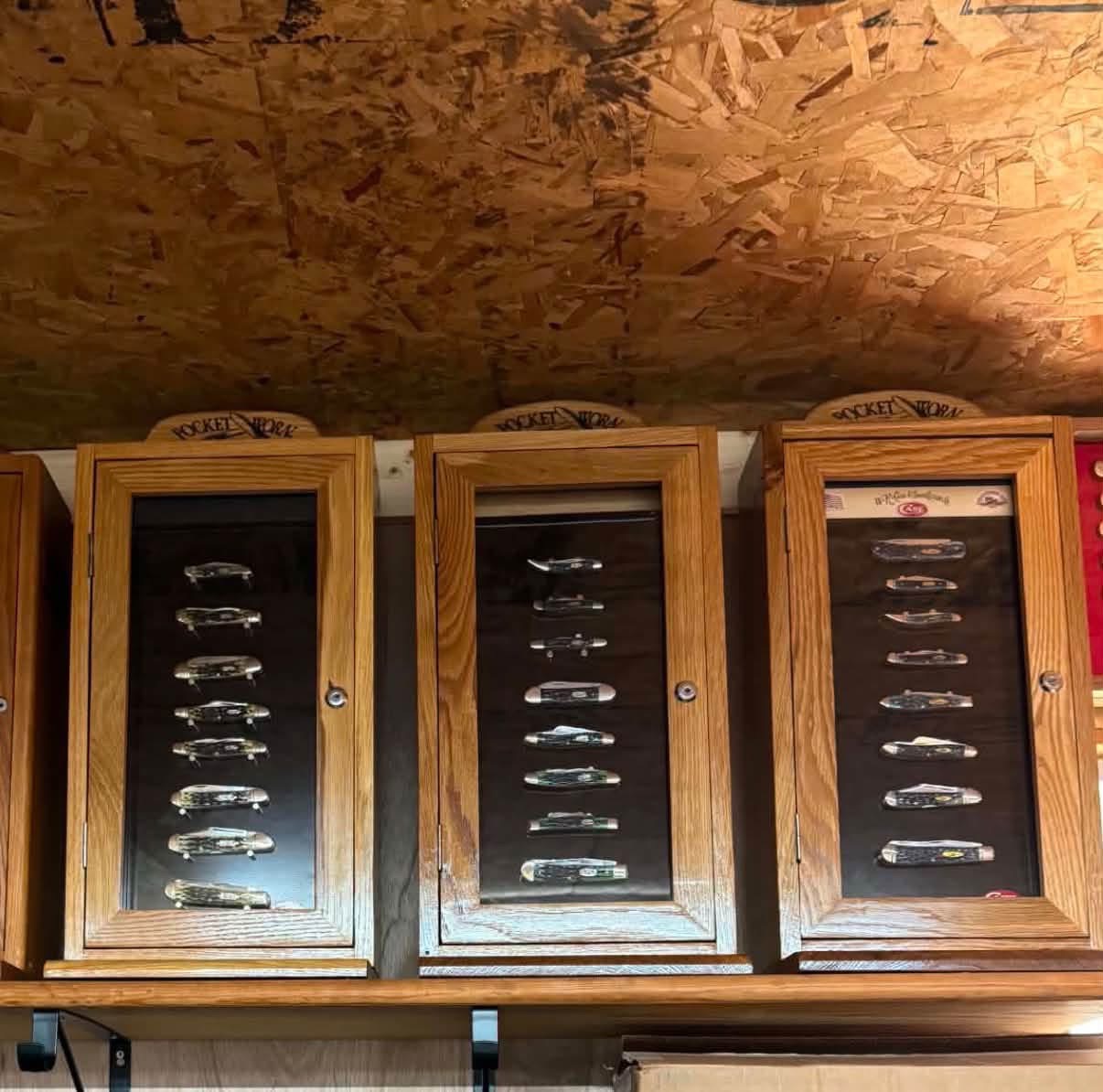 Handcrafted Solid Oak Countertop Knife Display Case with Glass Door & Mortise Lock - Brand New In Box Case XX Knife